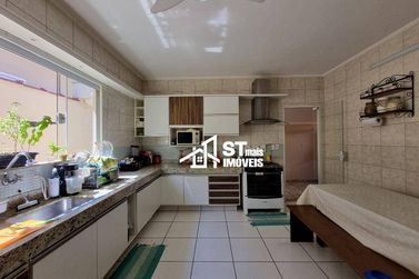 Casa &agrave; venda - 250m&sup2; - Jardim Rio Branco