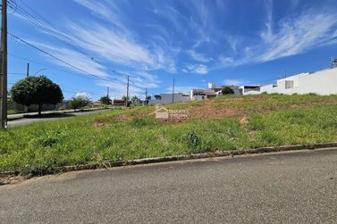Terreno &agrave; venda - 200m&sup2; - Jardim Mirante