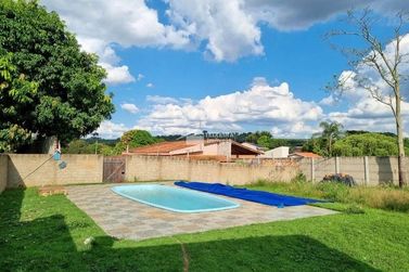 Ch&aacute;cara &agrave; venda - 650m&sup2; - Bairro Retirinho