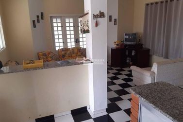 Ch&aacute;cara &agrave; venda - 300m&sup2; - Clube Uva
