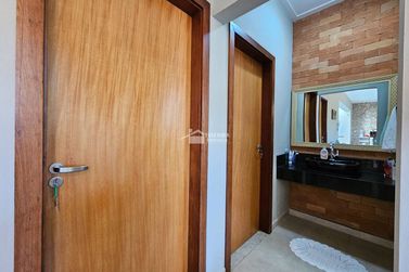 Casa &agrave; venda - 300m&sup2; - Vila Buzato