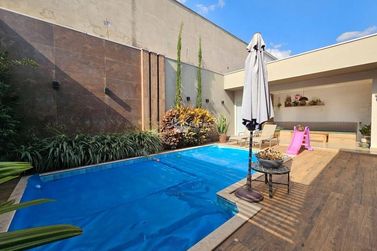 Casa &agrave; venda - 250m&sup2; - Jardim Mantiqueira II