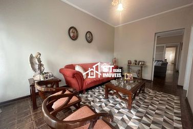 Casa &agrave; venda - 300m&sup2; - Centro