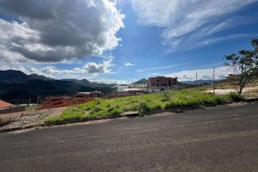 Terreno &agrave; venda - 300m&sup2; - Veredas da Serra