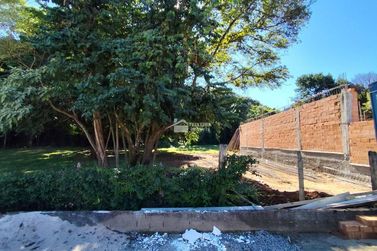 Terreno &agrave; venda - 300m&sup2; - Jardim do Lago