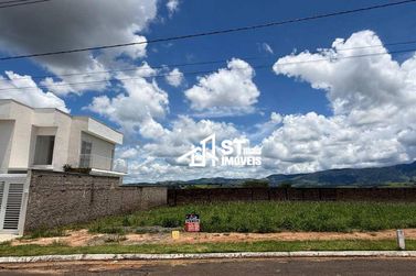 Terreno &agrave; venda - 300m&sup2; - Condominio Village