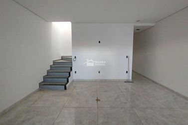 Sobrado &agrave; venda - 100m&sup2; - Jardim Portal da Mantiqueira