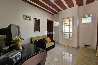 Ch&aacute;cara &agrave; venda - 90m&sup2; - Zona Rural