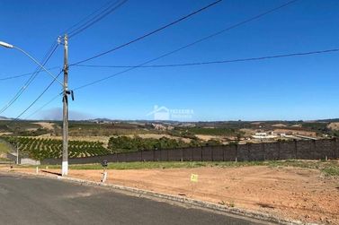 Terreno &agrave; venda - 300m&sup2; - Condom&iacute;nio Village
