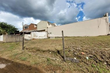 Terreno &agrave; venda - 377m&sup2; - Vila Santa Rita