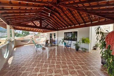 Sobrado &agrave; venda - 286m&sup2; - Pirapitinga