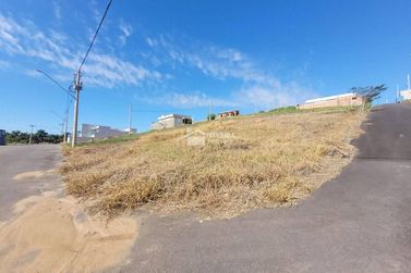 Terreno &agrave; venda - 200m&sup2; - Veredas da Serra