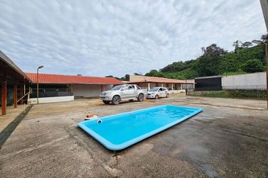 Ch&aacute;cara &agrave; venda - 443m&sup2; - Vargem do Rigoni