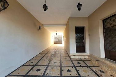 Casa &agrave; venda - 500m&sup2; - Centro