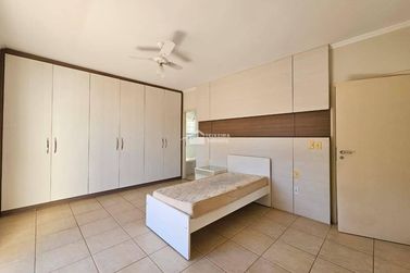 Casa &agrave; venda - 250m&sup2; - Vila Buzato