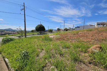 Terreno &agrave; venda - 200m&sup2; - Jardim Mirante