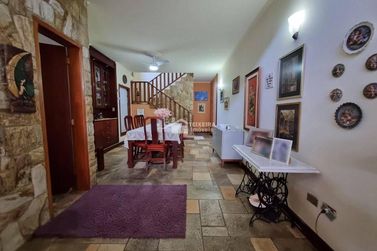 Casa &agrave; venda - 427m&sup2; - Centro