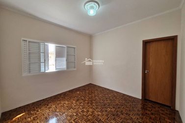 Casa &agrave; venda - 200m&sup2; - Centro