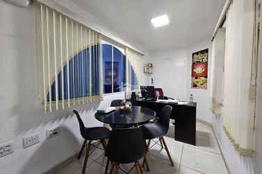 Sal&atilde;o Comercial &agrave; venda - 250m&sup2; - Centro