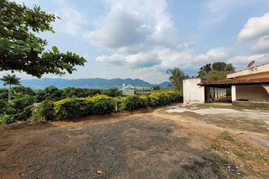 Ch&aacute;cara &agrave; venda - 190m&sup2; - Zona Rural