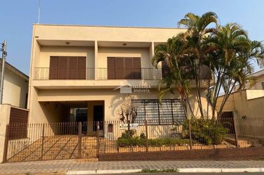 Casa &agrave; venda - 500m&sup2; - Centro