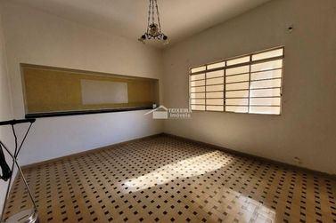 Casa &agrave; venda - 500m&sup2; - Centro