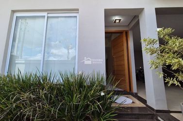 Casa &agrave; venda - 203m&sup2; - Jardim Mantiqueira II