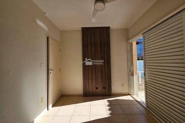 Casa &agrave; venda - 250m&sup2; - Vila Buzato