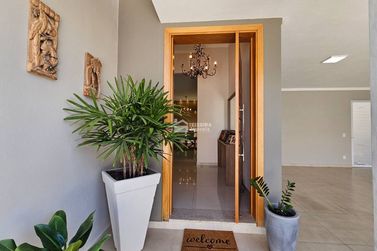 Casa &agrave; venda - 300m&sup2; - Vila Buzato