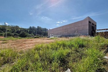 Terreno &agrave; venda - 217m&sup2; - Village