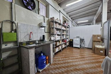 Sal&atilde;o Comercial &agrave; venda - 250m&sup2; - Centro