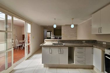 Casa &agrave; venda - 250m&sup2; - Vila Buzato