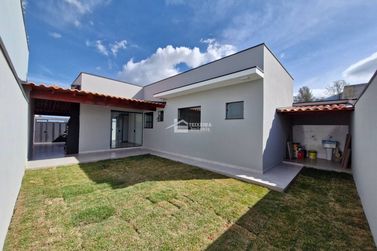 Casa &agrave; venda - 100m&sup2; - Jardim Village