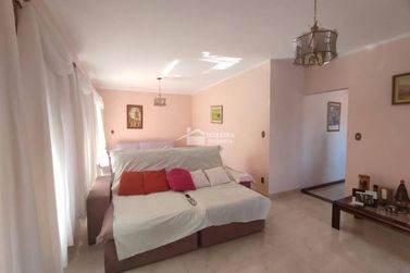 Casa &agrave; venda - 232m&sup2; - Jardim Bela Vista