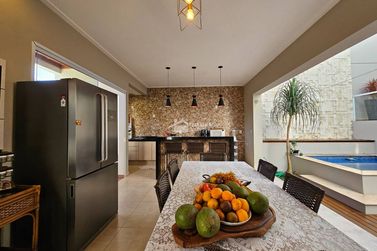 Casa &agrave; venda - 300m&sup2; - Vila Buzato