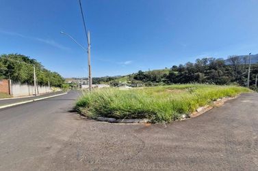 Terreno &agrave; venda - 241m&sup2; - Jardim Village