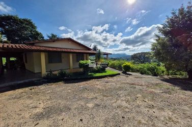 Ch&aacute;cara &agrave; venda - 10000m&sup2; - Zona Rural