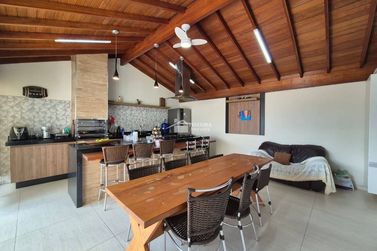 Casa &agrave; venda - 203m&sup2; - Jardim Mantiqueira II