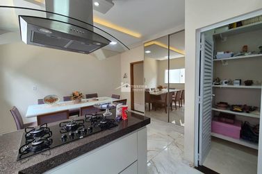 Casa &agrave; venda - 203m&sup2; - Jardim Mantiqueira II