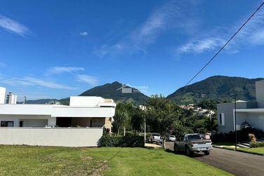 Terreno &agrave; venda - 600m&sup2; - Residencial Para&iacute;so