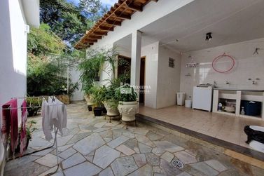 Casa &agrave; venda - 427m&sup2; - Centro
