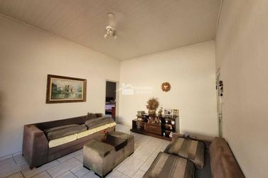 Casa &agrave; venda - 150m&sup2; - Centro