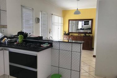 Casa &agrave; venda - 180m&sup2; - Jardim Mantiqueira II