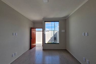Casa &agrave; venda - 100m&sup2; - Jardim Village