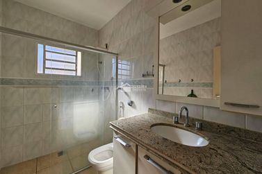 Casa &agrave; venda - 250m&sup2; - Vila Buzato