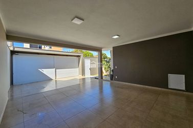 Casa &agrave; venda - 300m&sup2; - Vila Buzato