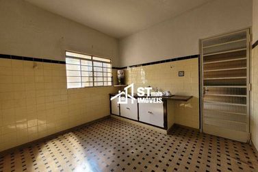 Casa &agrave; venda - 499m&sup2; - Centro
