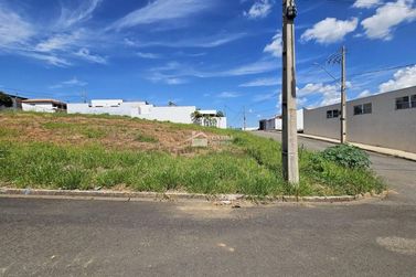 Terreno &agrave; venda - 200m&sup2; - Jardim Mirante