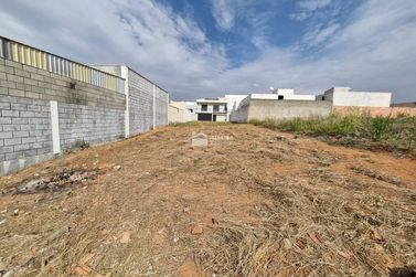 Terreno &agrave; venda - 200m&sup2; - Jardim Mirante