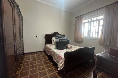 Casa &agrave; venda - 300m&sup2; - Centro